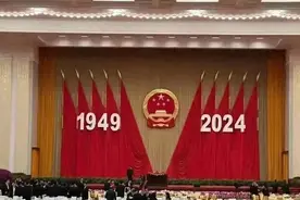 全红婵变得太安静，国宴上反差萌引爆网络，网友直呼“太可爱”图片