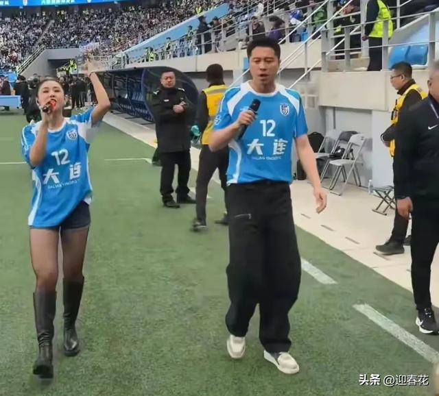 王雷夫妇回大连过七夕！39岁李小萌比老公腿粗，海上划浆板太浪漫