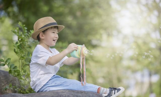孩子被欺负，家长 3 个介入尺度，比冲上去吵架管用 10 倍