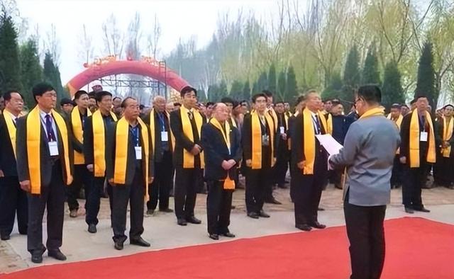 一个漂泊海外381年的家族，到中国认祖归宗，族谱：是中国人
