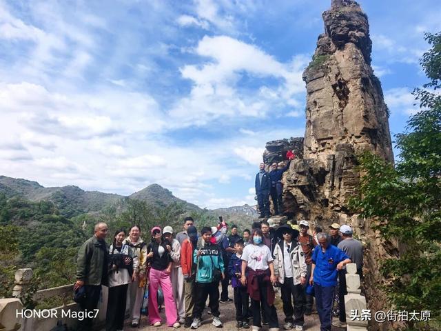 山西阳泉发现一处山洞，洞口阴森诡异，内部犹如一个玄幻空间