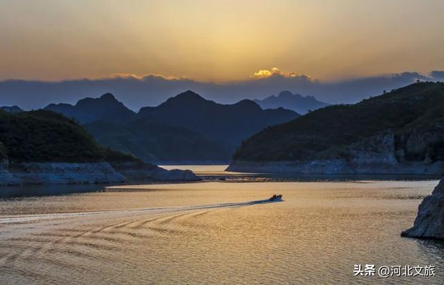 水墨丹青、红叶翩跹，易水湖秋日山水美成画！