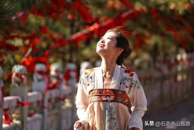 红叶落尽，赤山才露出真容颜！