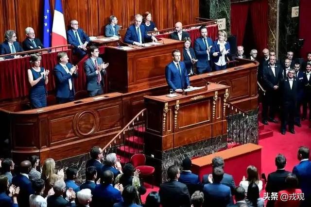 法国慌了！光之城狂赚，外省却躺平，机器人救场？