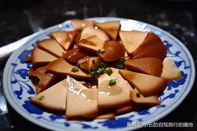 2025塔川红叶季指南：从臭鳜鱼到脱口秀，古村里的N种打开方式