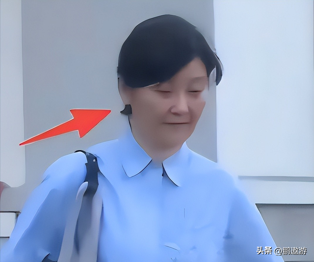58岁徐帆和冯小刚再传离婚，养女徐朵回应辟谣