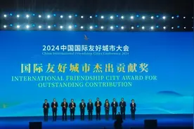 火了火了！“老外”打卡🤳 呼和浩特藏不住啦‼️图片
