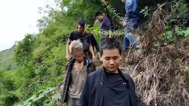 云南山中出现“野人”，高达1.75米，警方抓获后激动不已