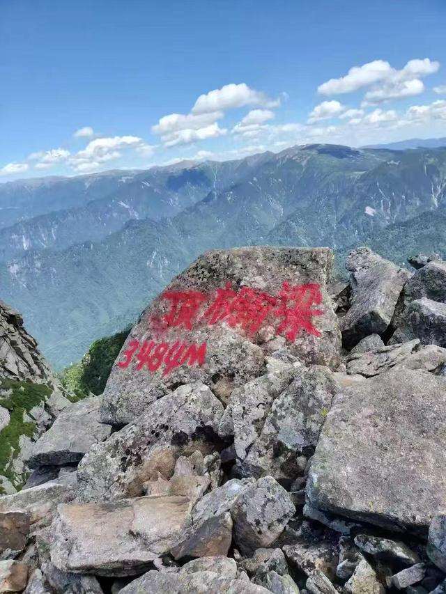 秦岭山脉，海拔超过2000米的山峰有哪些