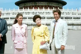 1987年，玛格丽特公主和一双儿女在天坛留影，都没能继承她的美貌图片