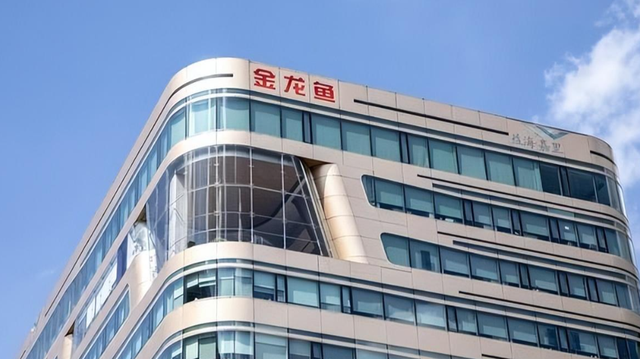 信号越来越明显！新加坡总理公开支持高市后，金龙鱼凉得更快了