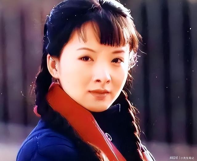 吃里扒外！定居美国13年，回国捞金惨遭“驱逐”，52岁活成了笑话