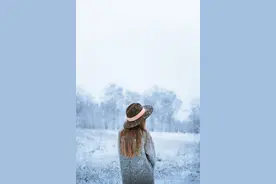 分手后丢了工作，死缠烂打求复合却遭男方嫌弃怎么办？图片