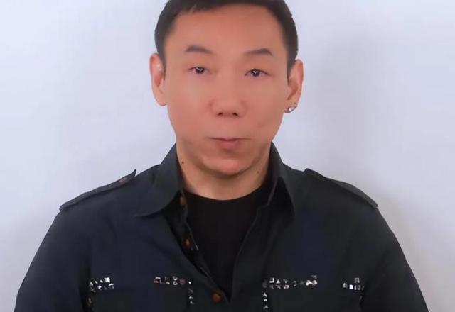 陪玩陪睡只是冰山一角，认干爹，舔手指，拜高踩低，实在荒唐！