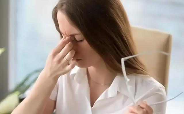 干燥综合症从何而来？医生揭示：常与这4种隐性因素脱不了干系