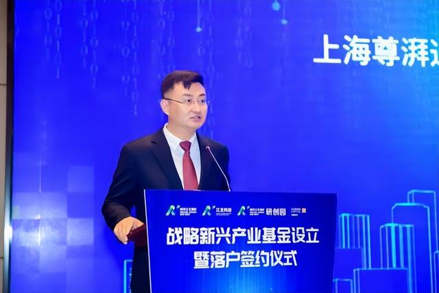 偷华为芯片技术14人全判了！罚金1350万背后，技术可能已流到国外