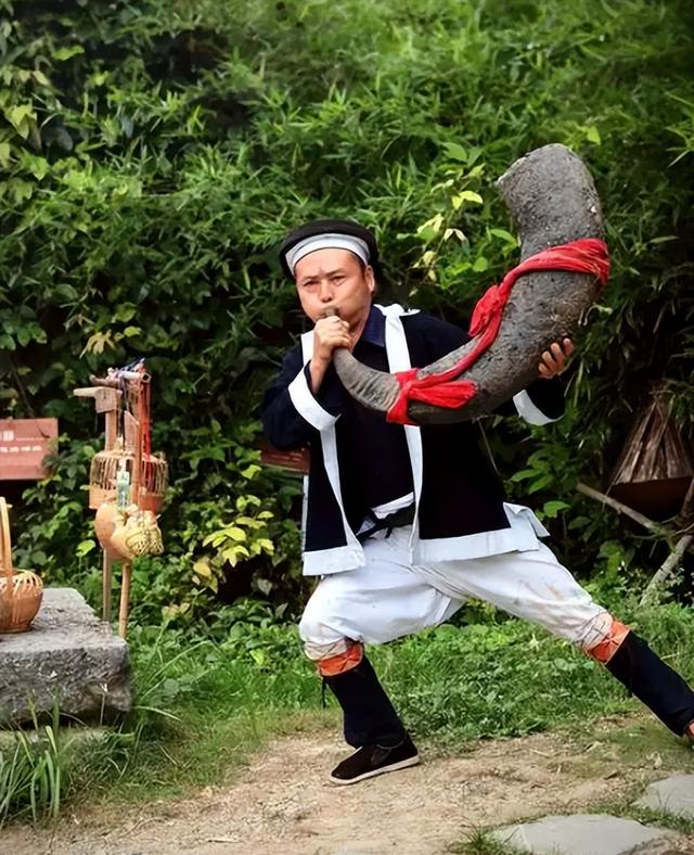 广西与贵州交界处的“菇类村”，女性衣着开放，以母系社会为主