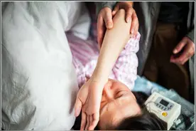 生宝宝时，先“见红”好还是先“破水”好？对宝宝而言，区别明显图片