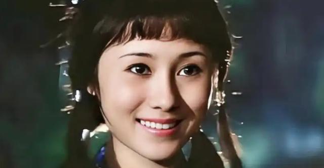 事业巅峰远赴美国，被老外“玩腻”后晚年回国，如今变成了这样！