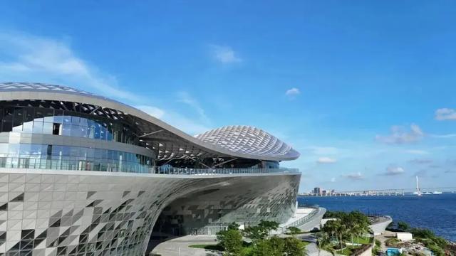 耗资20亿！湛江新地标酷似“金蟾”引热议