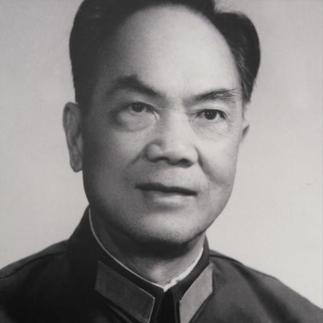 他曾担任广西省委书记，将上将军衔让给韦国清，后却调任大学校长