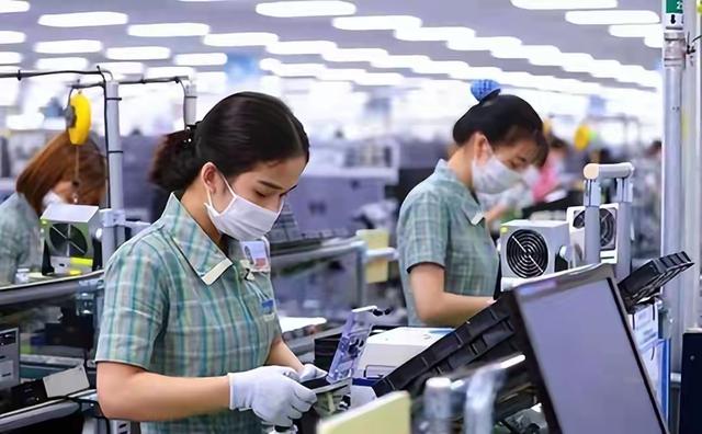 特朗普深夜改关税！8月7日生效，多国命运大反转，赢家只有这几个