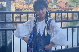 12岁阿拉蕾晒近照，只长了身高五官没什么变化，还是那么漂亮可爱图片