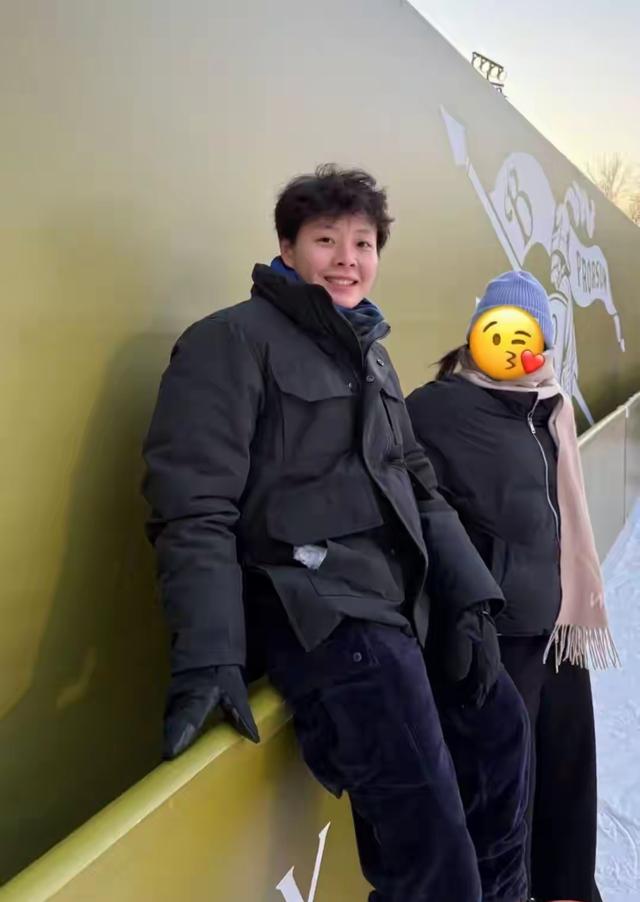 全红婵归队，留着长发	，长成大姑娘了，和陈艺文司雅杰喝下午茶