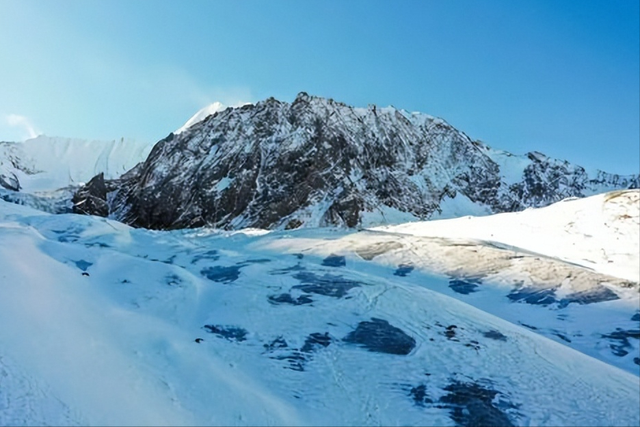 救援一次花10万，违规徒步透支资源，这个账该谁算？