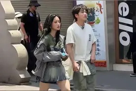 明星都这么矮吗？沈月的身高绝对不超过155，武艺看着也就160左右图片