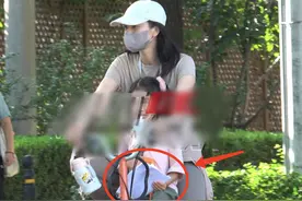 高圆圆骑1万2进口单车接娃放学，低调环保被赞温馨，女儿正脸曝光图片