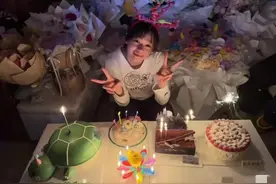全红婵18岁生日！众好友为她庆生，桌上放乌龟蛋糕，现金花束抢眼图片