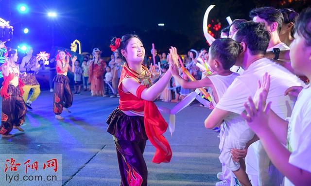 洛YOUNG夏日 沉浸狂欢