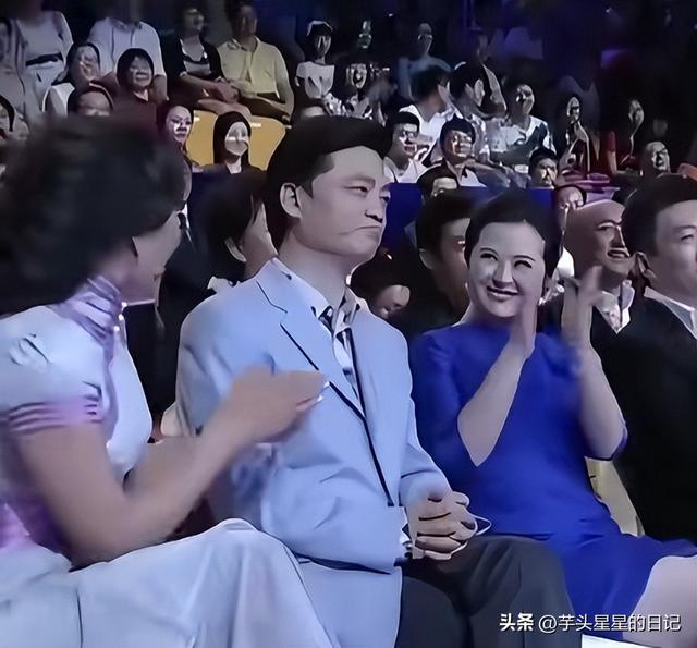 66岁倪萍现身长沙，脸部僵硬凹凸不平，眼睛浮肿严重，老到认不出