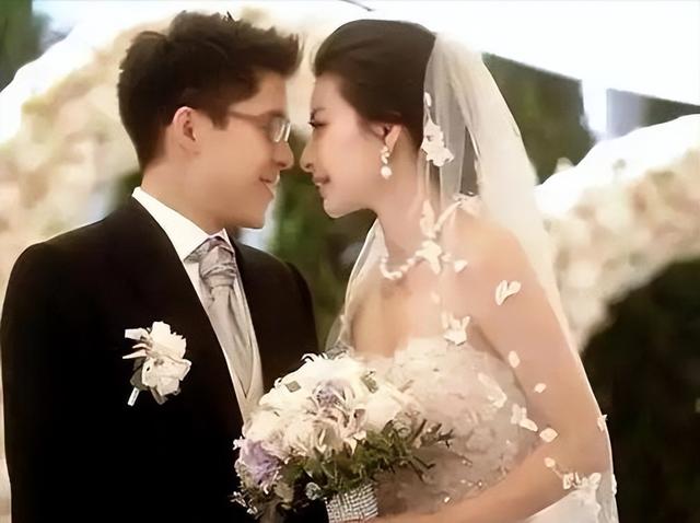 央视对郭晶晶的称呼变了，三字之差释放强烈信号，霍震霆全说对了