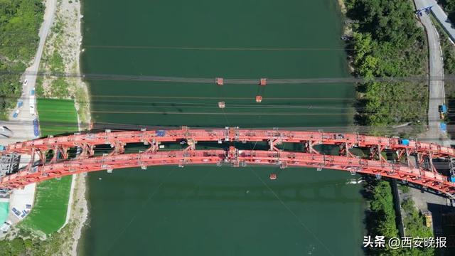 早上肉夹馍中午吃火锅！这条时速350公里高铁有新进展→