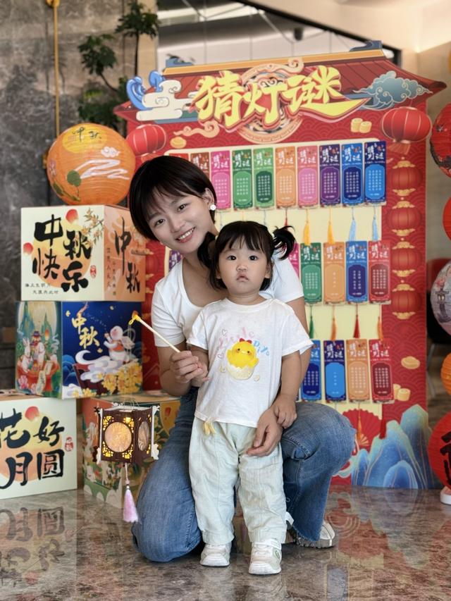 迎双节！川航在成都两机场投放近100架飞机，开展“中国心·川航情”主题空地活动