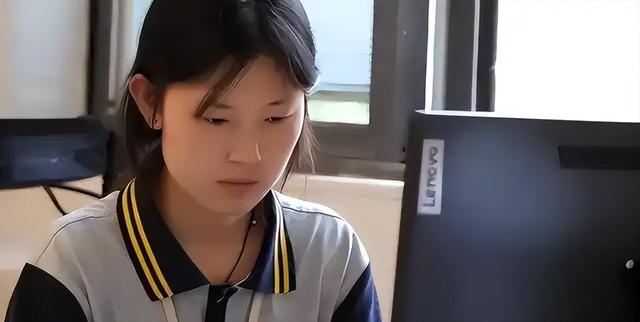 半年从神坛跌落，姜萍全家“蒸发”，她的下落成了网络最大悬案