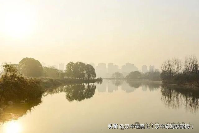 汉中汉江湿地晨景绝了！薄雾锁江，鸟戏江波，宛如仙境！