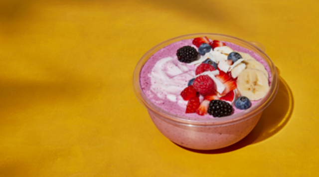 70万贷款起家，20年不靠融资，他把一杯酸奶卖到1422亿