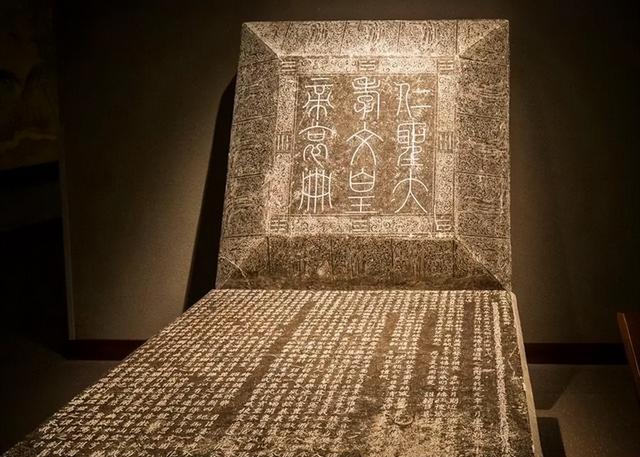 墓碑上的“故、显、先、考、妣”，分别指的是什么？看完长知识了