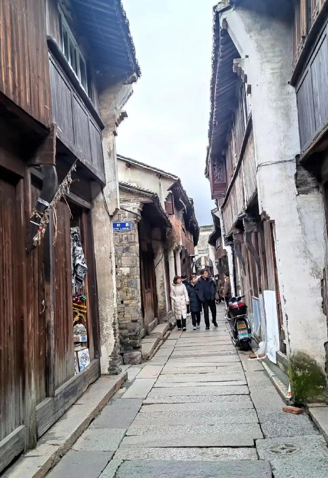 乌镇的似水年华：逛集市喝早茶，在1300年的江南水乡回归慢生活