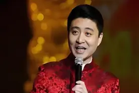 因骂一句脏话毁了前途，仅49岁就满头白发的他，应验了郭德纲的话图片