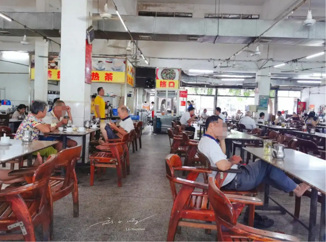 海南男人有多“懒”？到海口体验一下“老爸茶”，你或许就明白了