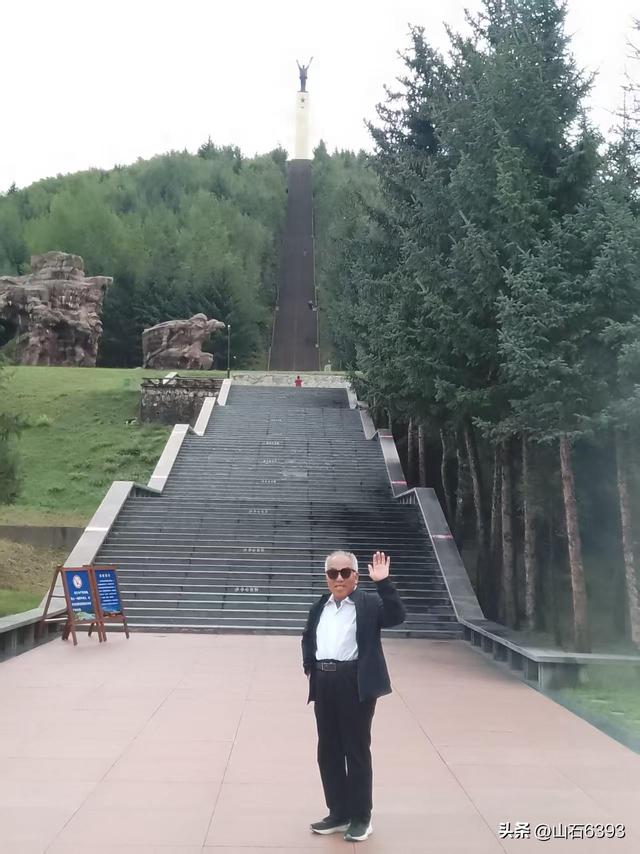 丁怀华：《大美川府行 大爱祖国情》