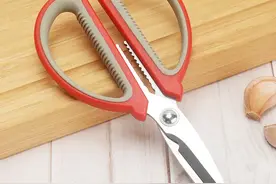 并不迷信！“剪刀放3处，家败人难富”，家里的剪刀真不能乱放图片