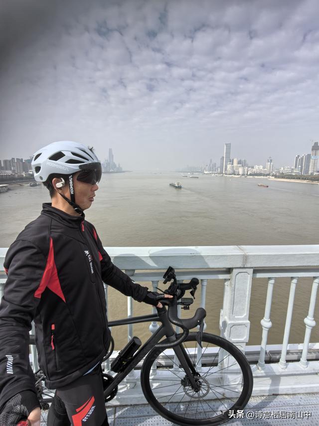 环长江(内环)骑行观光的路线与趣味:一江秋光连天际，满城烟火…