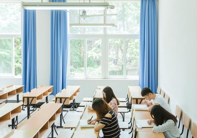 00后别内耗了：大厂、家庭、AI时代，他们这样活