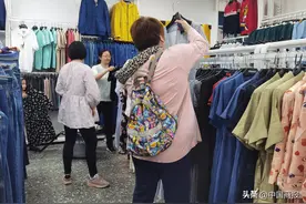 曾经上千元现在卖几十？知名鞋服品牌大规模清仓，有消费者“举家出动”抢购→图片