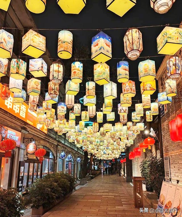 成都免费灯会，亮灯了，流光溢彩，超级漂亮，一派年味！